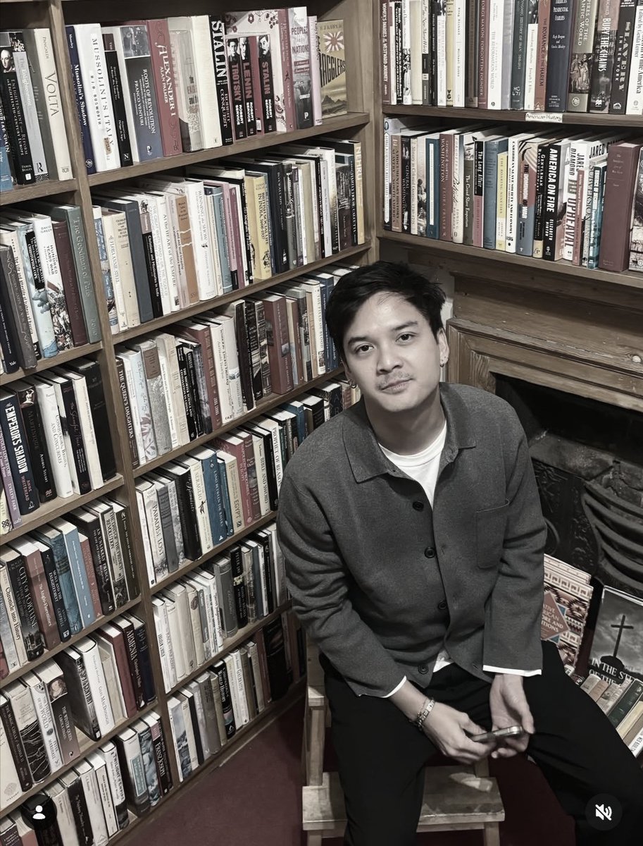 emphansize's tweet image. ️️ 
 ️️

 ️️
Kalau kaya gini,
Jadi suka baca buku atau suka saya aja? 
 ️️

 ️️

ㅤ