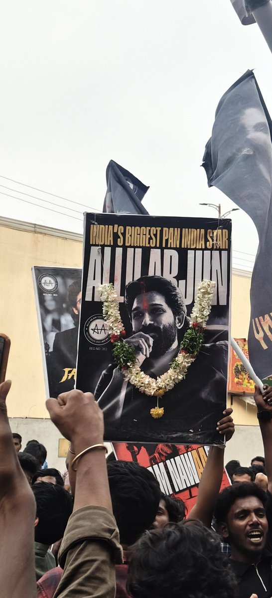Frame ah paarunga jiii 😭💥
Siithakarevuuuuuu @AlluArjun 🔥🔥🔥🔥

#AA22 #Pushpa2TheRule