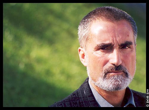 Xabier Lete poeta eta kantaria gogoan 

2010eko abenduaren 4an hil zen.  

zubitegia.armiarma.eus/?i=88