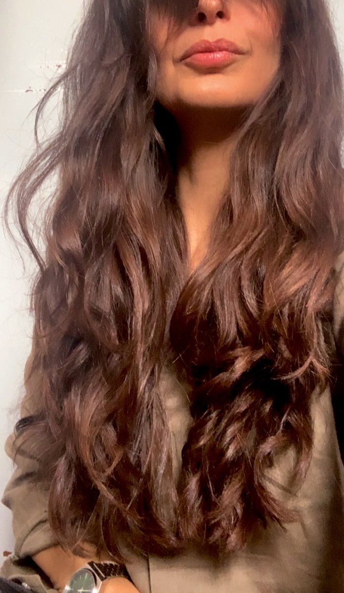 MrsLalupa's tweet image. Decía Carolina Herrera que las señoras de más de 40 no deben llevar el pelo largo si quieren ser elegantes. 
¿Quién es esa señora para definir la elegancia con un criterio tan restrictivo y absurdo? #cooker #cookerspaniel