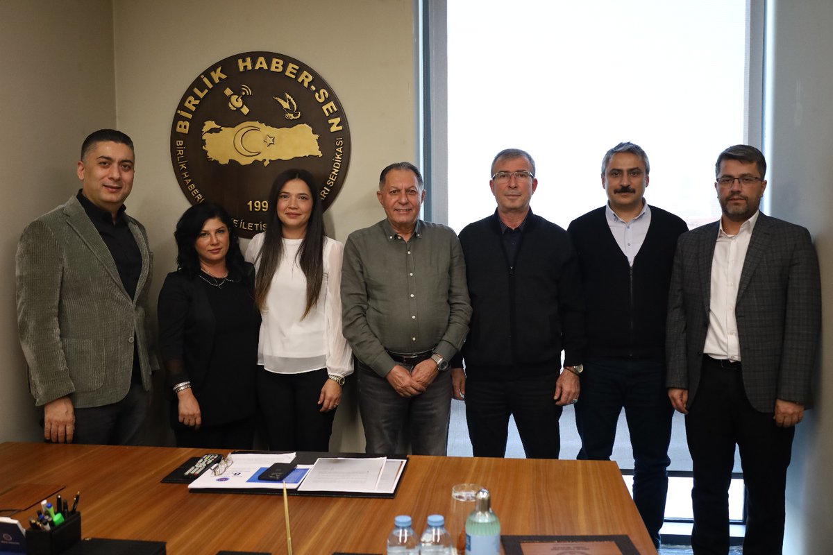 İzmir Şube Başkanımız Haluk Şelçuk ve İzmir Şube Yönetim Kurulumuz sendikamıza ziyarette bulundular.

Kendilerine nazik ziyaretlerinden dolayı teşekkür ediyor, çalışmalarında başarılar diliyoruz.