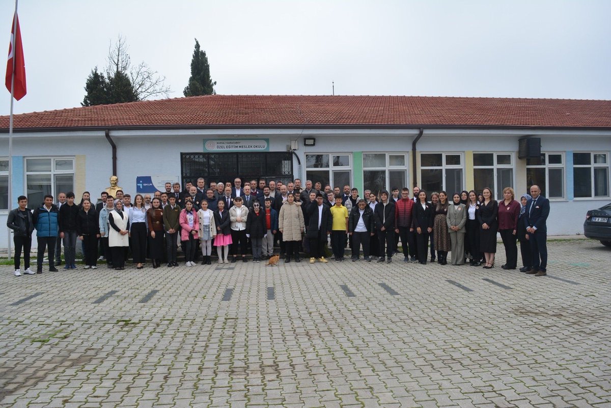 Kaymakamımız Cemalettin YILMAZ, “3 Aralık Dünya Engelliler Günü” münasebetiyle Karacabey Özel Eğitim Meslek Okulu öğrencilerinin hazırlamış olduğu programa katılarak, öğrencilerimizin yapmış oldukları çalışmaları inceledi.