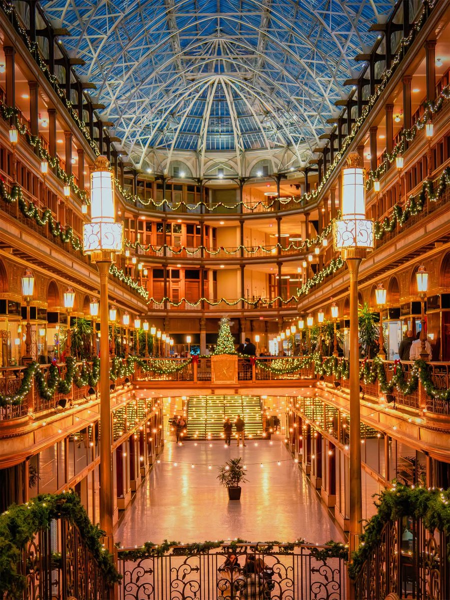 clevelanddotcom's tweet photo. Happy Thursday, Cleveland! The holiday decor at the Old Arcade is a stunner every single year 🎄✨

Photo: @thatsexton https://t.co/rwjgZ7voBg