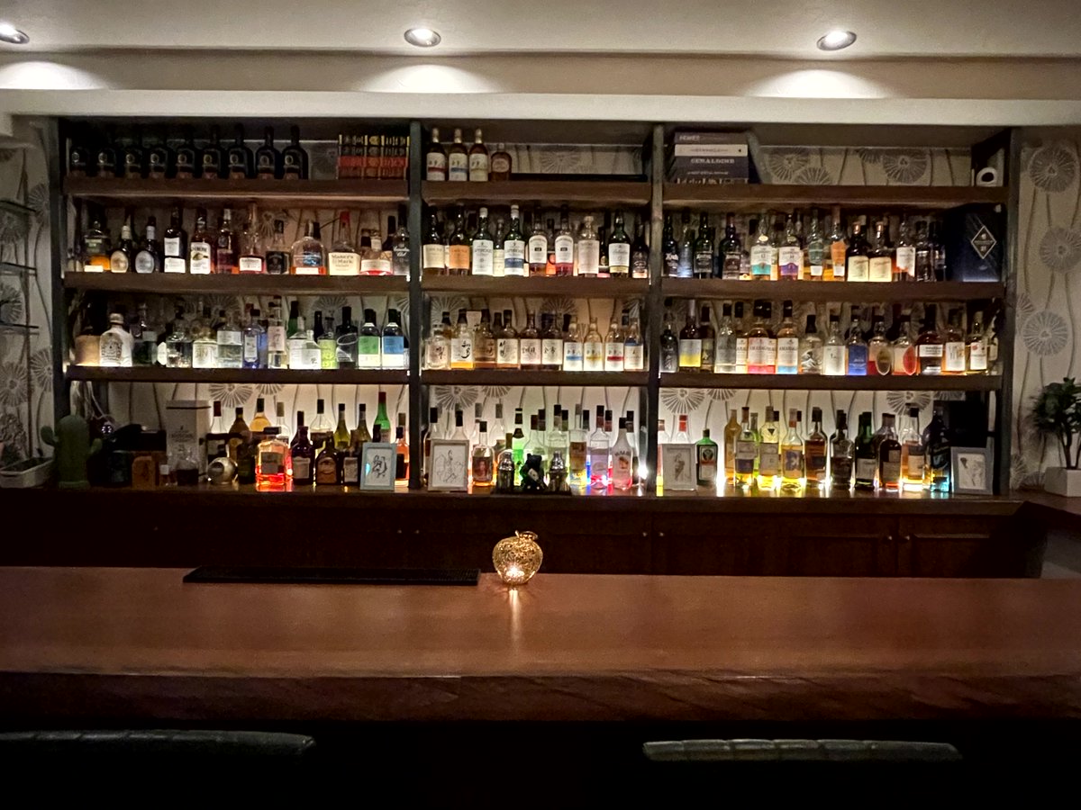 BartheBaseTokyo's tweet photo. こんばんは。
Bar the Base/Tokyoです。みなさま月はご覧になりましたか?年内最後の満月「コールドムーン」が輝いております。月に由来する名前のカクテルも実は色々あるんです🍸気さくなマスターにお任せあれ🌙
#BartheBaseTokyo #BAR #カクテル #忘年会 #銀座
(小山内) https://t.co/IoFCnzZ9j3