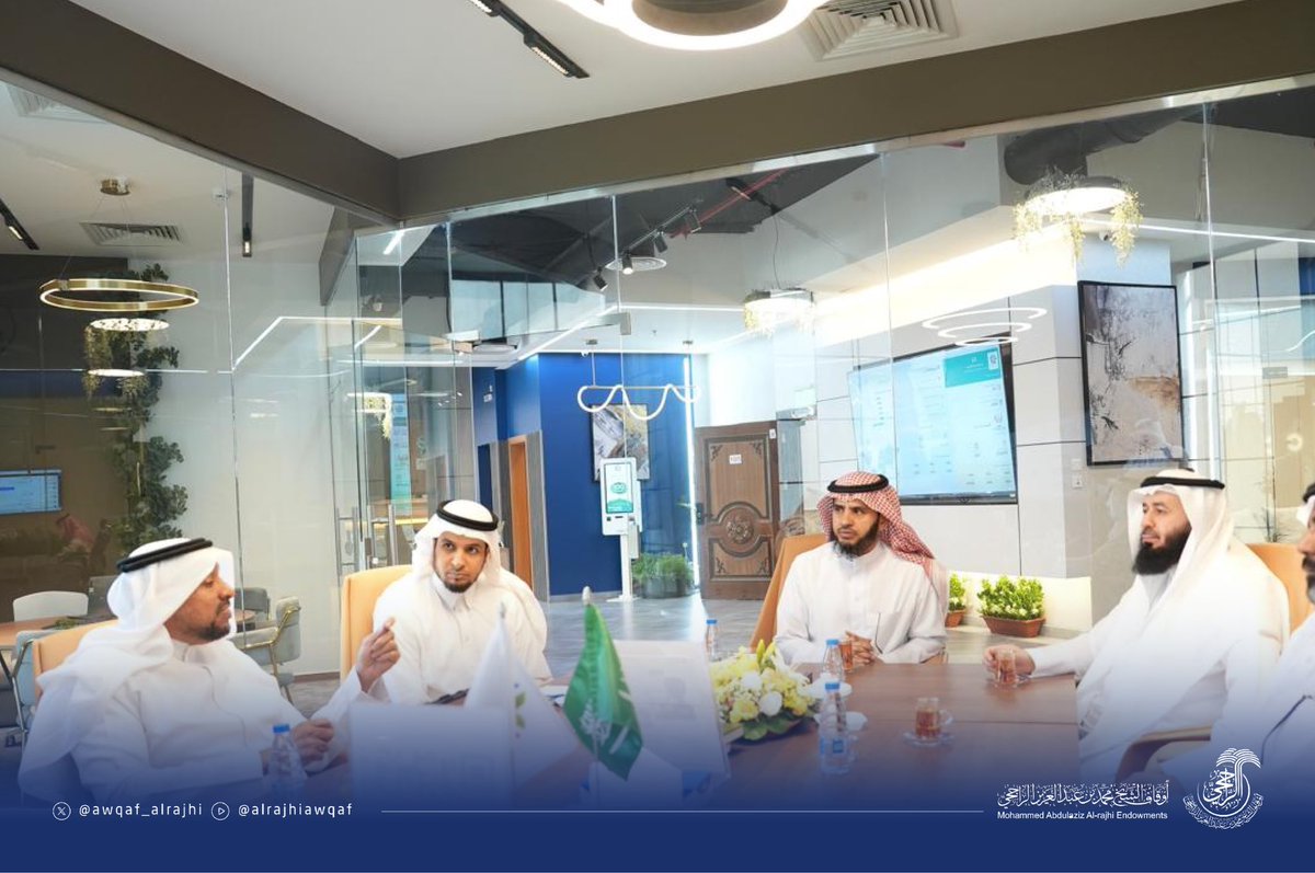 سعدت أوقاف الشيخ #محمد_الراجحي -رحمه الله- بزيارة جمعية ركن الحوار والاطلاع على مشاريعها النوعية في تأهيل طلاب المنح في الحوار الإلكتروني عبر سبعة مستويات تعليمية.

وخلال الزيارة استعرضت الجمعية أبرز برامجها وأثرها في تعزيز ثقافة الحوار وخدمة الجاليات، إضافةً إلى مستهدف المشروع