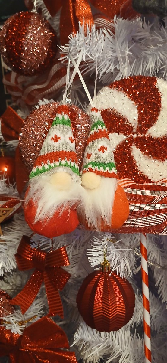 chevysgirl11's tweet photo. Good afternoon 😃👋🏼 #4thDec Gonk Patrick 💚✨️🎄 I didn't post yesterday's because it was se as Tuesdays John gonk So We have
#GaryGonk
#TheTwoJohnsGonk 😂
#PatrickGonk ✨️🎄💚
#Christmas2025
#AdventCalendar 📆 https://t.co/tuik5khDZ8