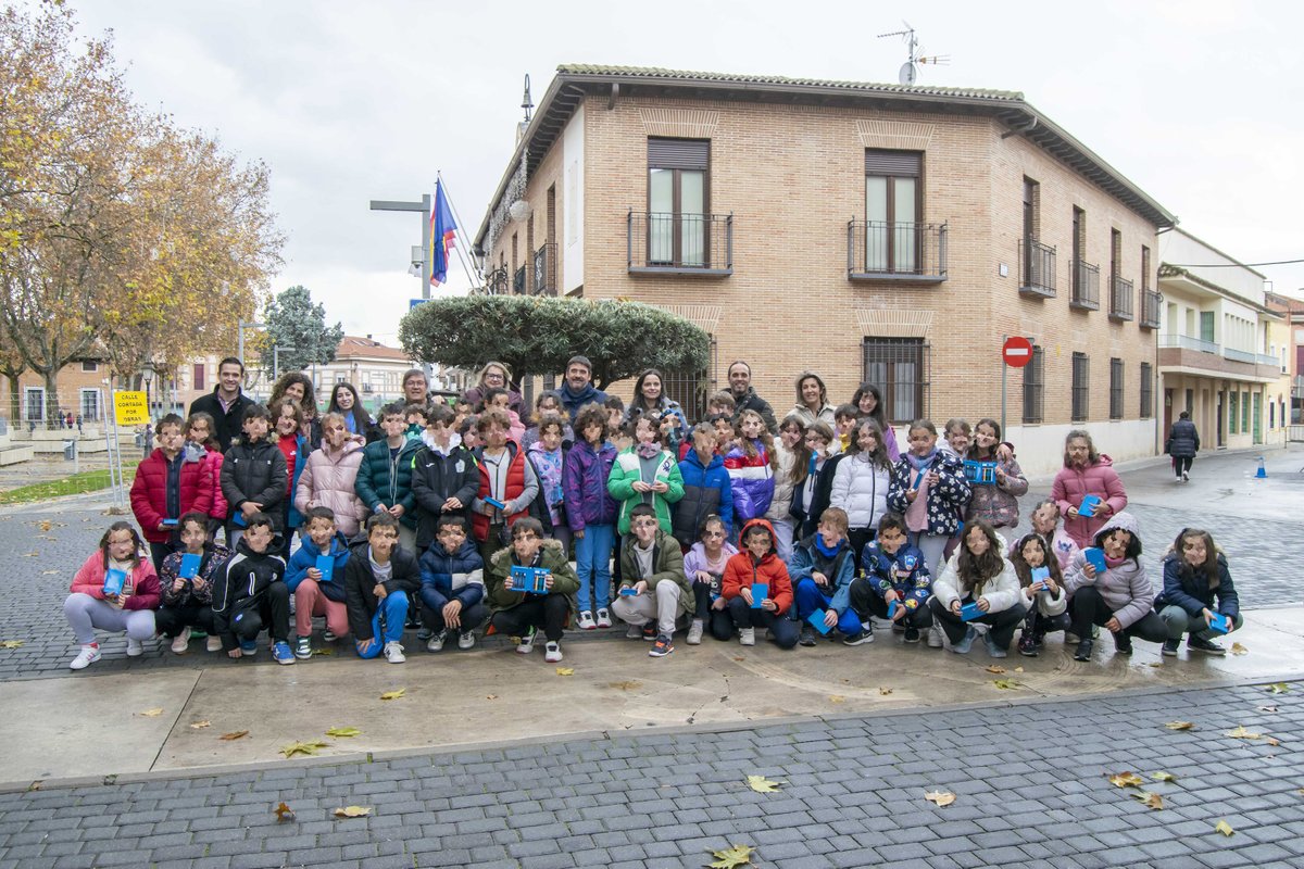 📸 VISITA DEL CEIP 'MAESTRA TEODORA' AL AYUNTAMIENTO POR EL DÍA DE LA CONSTITUCIÓN

🇪🇸 El alumnado de 4º de Primaria del CEIP 'Maestra Teodora' nos ha visitado hoy para resolver sus dudas sobre cómo funciona la administración local atendidos por el propio <a href="/Rafa_Esteban_/">Rafa Esteban</a>💚💛