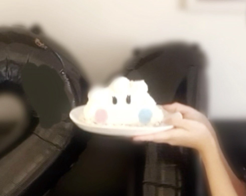 今年は受験が近いからちゃんとしたお祝いはできないんだけど､､､
去年作ったケーキが似すぎてるから一旦見てほしい爆笑