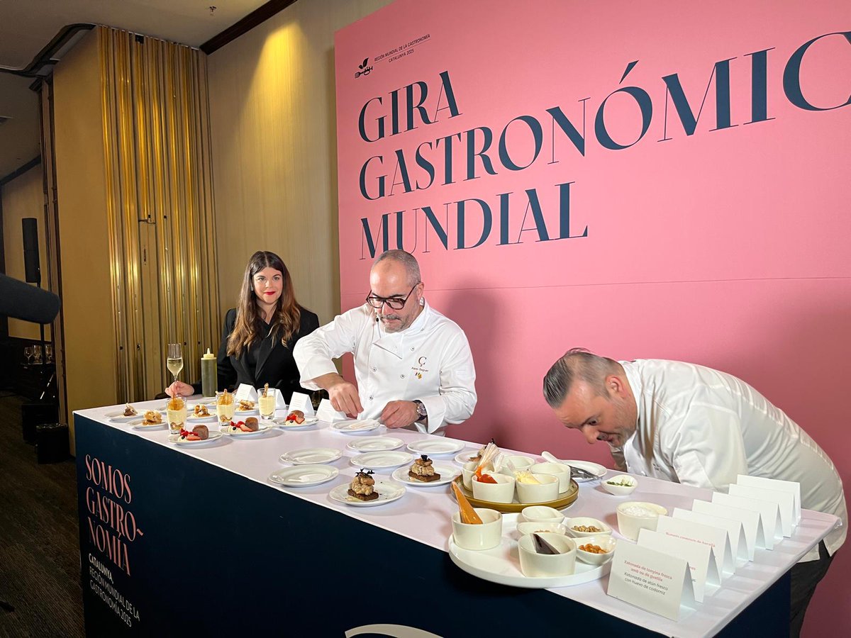 turismecat's tweet photo. 🍽️ Hem celebrat un còctel gastronòmic a Ciutat de Mèxic per explicar Catalunya a través dels seus sabors, el seu talent i la seva identitat gastronòmica
👉Un acte presidit pel president @salvadorilla que reafirma Catalunya com a destinació culinària de referència mundial https://t.co/1oZKV4coSX