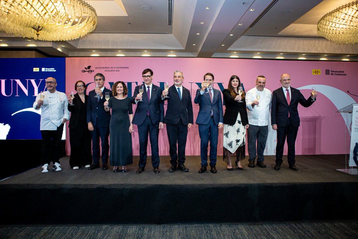 turismecat's tweet photo. 🍽️ Hem celebrat un còctel gastronòmic a Ciutat de Mèxic per explicar Catalunya a través dels seus sabors, el seu talent i la seva identitat gastronòmica
👉Un acte presidit pel president @salvadorilla que reafirma Catalunya com a destinació culinària de referència mundial https://t.co/1oZKV4coSX