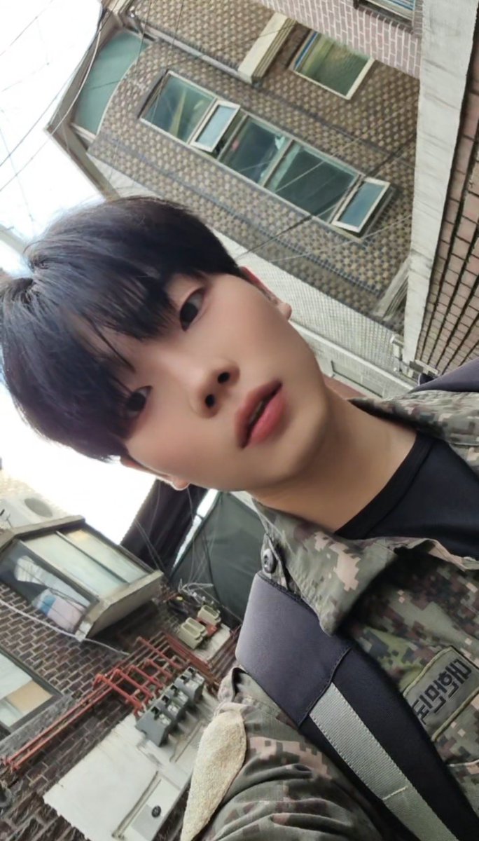 친구가 난 중딩때랑 똑같대
<<중딩  이번년도 여름>>