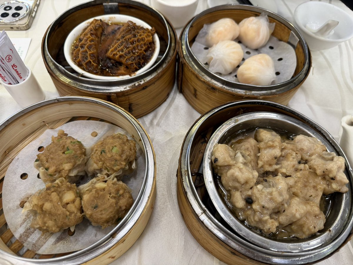 LLknowyourself's tweet photo. 这家早茶我爸说他99年第一次去香港的时候就有，到现在好像快有50年了吧。 https://t.co/5A1aMXg7X8