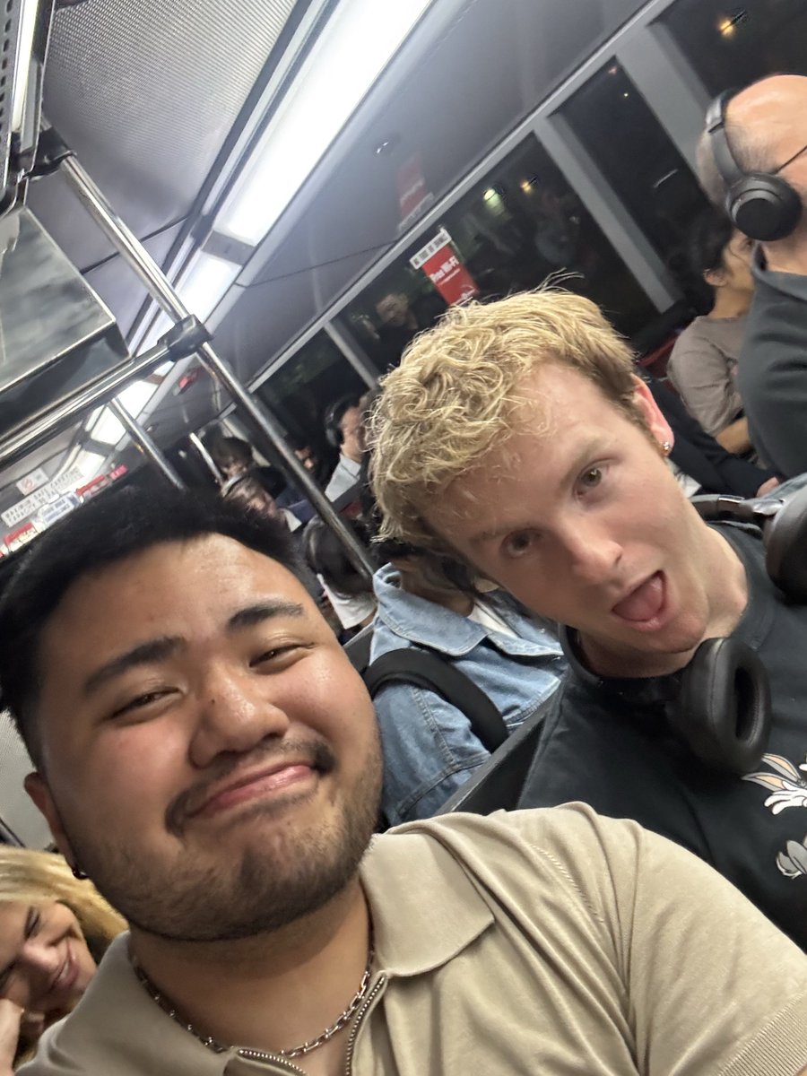 oomfcon on the skybus <a href="/_planetsammy/">sammy 🖤</a>