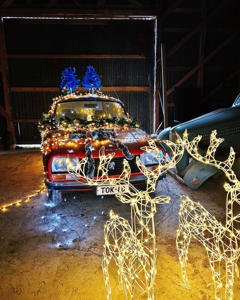 tokmanni's tweet photo. Taistelu pimeyttä vastaan alkakoon! 😁🎄💡 👉 https://t.co/3tmQfRfDMq
P.S. Lähteekö teillä koristelut lapasesta? 😄
#joulu #Tokmanni #TöissäTokmannilla #Fiksunostamisenpuolesta #jouluvalot #joulukoristeet #kauppa #halpakauppa
2/2 https://t.co/NYs8SLTGUH
