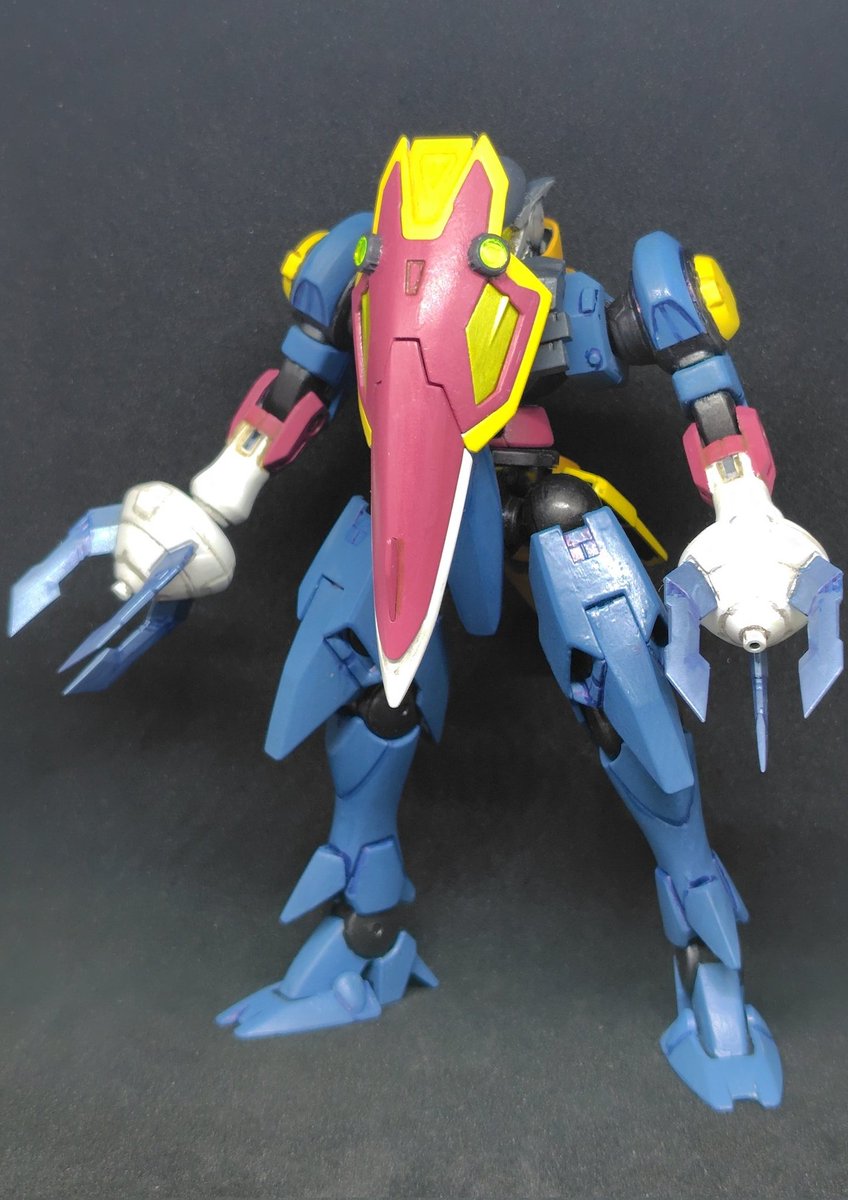 昔の作品と今の作品を並べて向上をみせろ ←2018年完成 →2025年完成