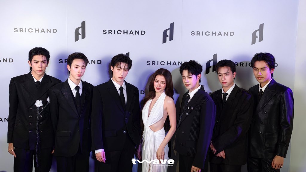 enchoky's tweet image. ฝั่งซ้ายคุณธีร์ ฝั่งขวาพี่ชาวี