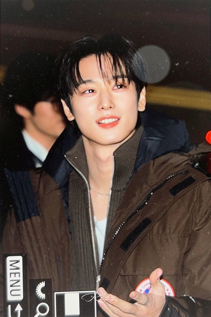 주욘님,

그대는선물입니다하늘이내려준홀로선세상속에그댈지켜줄게요어느날문득소나기처럼내린그대지만오늘도불러봅니다내겐소중한사람
Oh