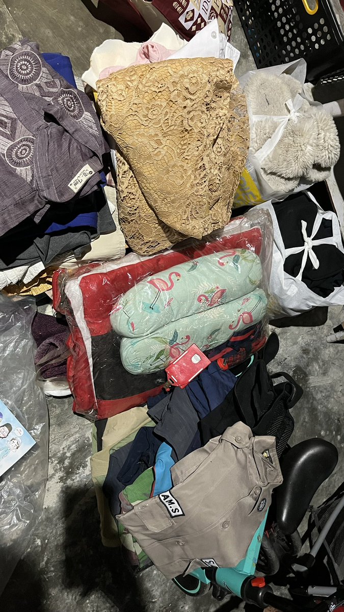 ty_suuu's tweet photo. Adakah yang tau Komunitas, BEM, Organisasi daerah Bogor yang lagi open donasi, ini soalnya bajunya lumayan banyak, tolong bantu RT ya teman-teman, terima kasihh 🫶🏻 #donasisulawesi #donasipakaian #donasibogor #opendonasi #donasiaceh https://t.co/NK9n1lGd6R