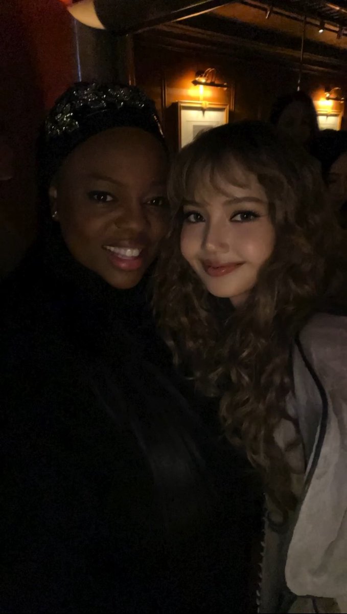 Miss Pat (<a href="/LouisVuitton/">Louis Vuitton</a> Beauty - Creative Director) IG update with #LISA: 

“LA LISAAA 🤩 lalalalisa_m….”

🔗 instagram.com/reel/DR1ywqzjb…

<a href="/wearelloud/">LLOUD</a> 

LISA X LV THE PLACE 
#LISAxLouisVuitton