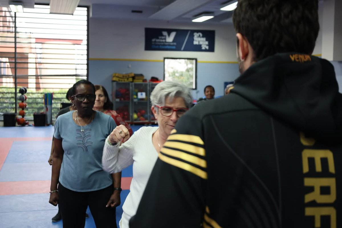 Intervention Caritative pour la Self-Defense des Femmes pour Ville de Sarcelles 🫂❤️‍🩹

Assisté de mon amie Segolene Lafon 
Organisé par Eric Godard 
Photo Jean-Joël Achy  - au Karaté Sarcelles 🏯
<a href="/ffkarate/">FFKaraté</a> <a href="/venum/">Venum</a> #karate #social