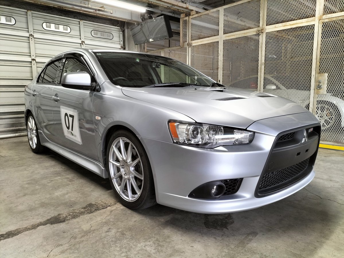 RETURN_HORNET's tweet image. ＃ギャランフォルティス
今日は会社休んで、半年振りの
オートポリス走行、気休めだけど
スペアタイヤ降ろして、ＩCに風を
あてる為に前のナンバー外して走行
新品タイヤの効果でタイムUP
できたが、クリアラップ取れず
目標に0.14秒届かず…ダメだなー
せっかくのRE71を使いきれてない…