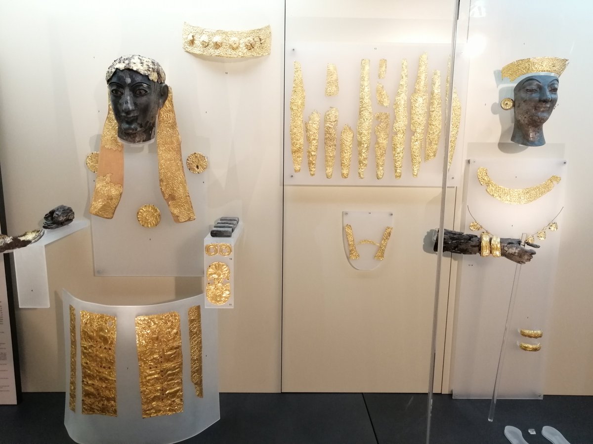 Patrik_Odyssian's tweet image. Sacred gifts to the Oracle of Delphi: bronze helmets of victorious generals, golden trinkets, statues that once gazed toward Apollo’s temple. Timeless voices of antiquity. Delphi Archaeological Museum 

#Delphi #AncientGreece #OracleOfDelphi #GreekArchaeology