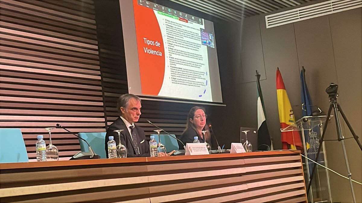 Terminamos las ponencias de la mañana con una mesa donde participa el Presidente de la Comisión TO <a href="/jrramirezgomez/">𝐉.𝐑.𝐑𝐚𝐦í𝐫𝐞𝐳 #𝐀𝐛𝐨𝐠𝐚𝐝𝐨/⚖️🇪🇦🇪🇺</a> con una exposición sobre el protocolo de actuación para asistir a víctimas, la psicóloga de la Casa de la Mujer y el testimonio de una víctima de #ViolenciaDeGénero