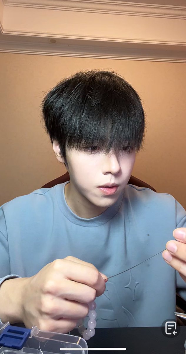 ไลฟ์นั่งร้อยลูกปัด 🥹