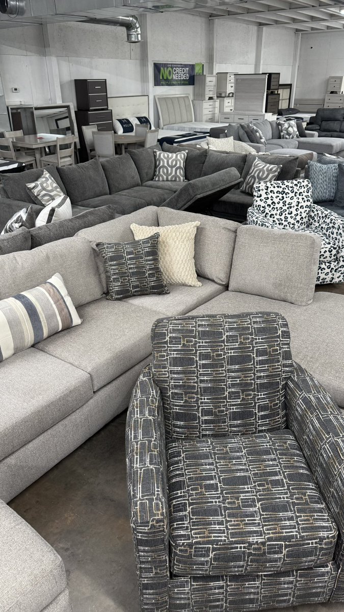 BoxDropEasley's tweet image. 🚨NEVER PAY RETAIL AGAIN🚨

Discover unbeatable deals at BoxDrop Easley Furniture Clearance Center! 🌟

🛋️ Zero Down &amp;amp; 100 Days to Pay!
🛏️ Take it home TODAY!

Don’t miss out on incredible savings and same-day take-home options. Upgrade your home without breaking the bank! 💸