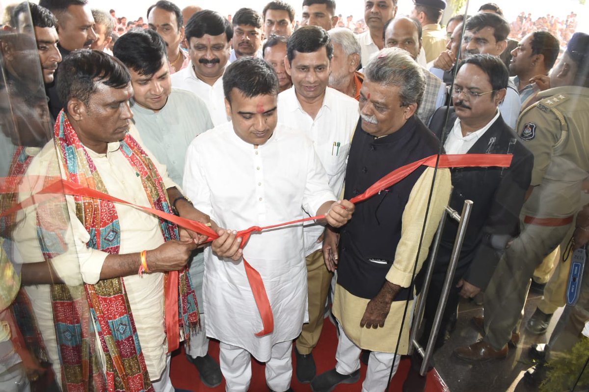 માન. નાયબ મુખ્યમંત્રીશ્રી <a href="/sanghaviharsh/">Harsh Sanghavi</a>એ જિલ્લાના મુખ્યમથક પાલનપુર સ્થિત જિલ્લા રમત સંકુલ ખાતે રૂ.૯.૨૦ કરોડના ખર્ચે નવનિર્મિત મલ્ટી પર્પઝ ઈન્ડોર હોલનું લોકાર્પણ કરી, સંકુલ ખાતે વિવિધ સુવિધાઓનું નિરીક્ષણ કર્યું હતું તથા રમતવીરોને પ્રોત્સાહન પૂરું પાડી સંવાદ સાધ્યો હતો.  <a href="/CMOGuj/">CMO Gujarat</a>