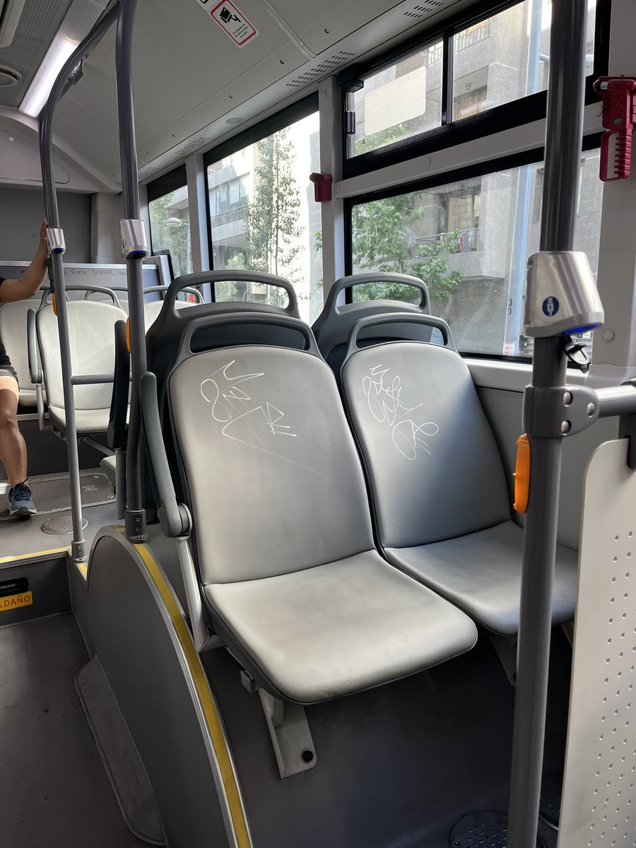 Vfpt47 <a href="/Red_Movilidad/">Red Movilidad</a> bus 226 nuevo  rayado :( <a href="/JuanCaMunozA/">Juan Carlos Muñoz Abogabir</a>