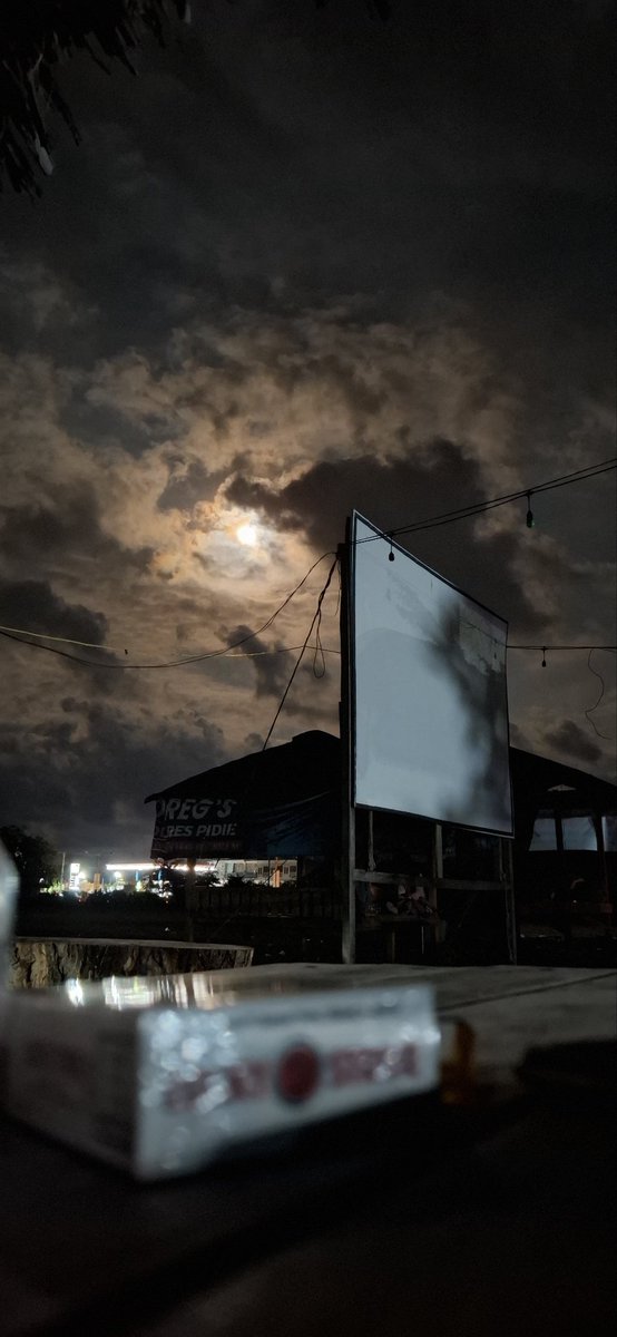 Terang dengan lampu  ❎️
Terang dengan Bulan   ✅️