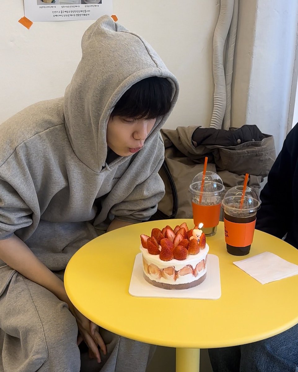 CSBCENTRIC's tweet image. we will start using tags for Soobin birthday starting 11PM KST ! 

tagline : 

OUR SILVER CENTURY IDOL SOOBIN
#25SilverPagesofSoobin
#눈토끼수빈과함께하는_하이얀행복
#スビンの存在がMOAの宝物