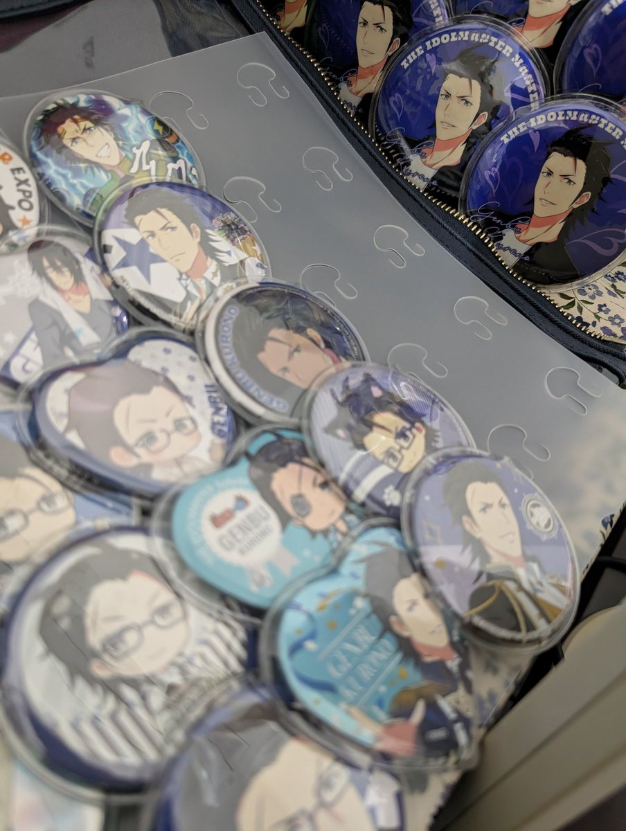 痛バに使う缶バッジを選別してるよ〜 全部つけたい！！！！！ でも全部