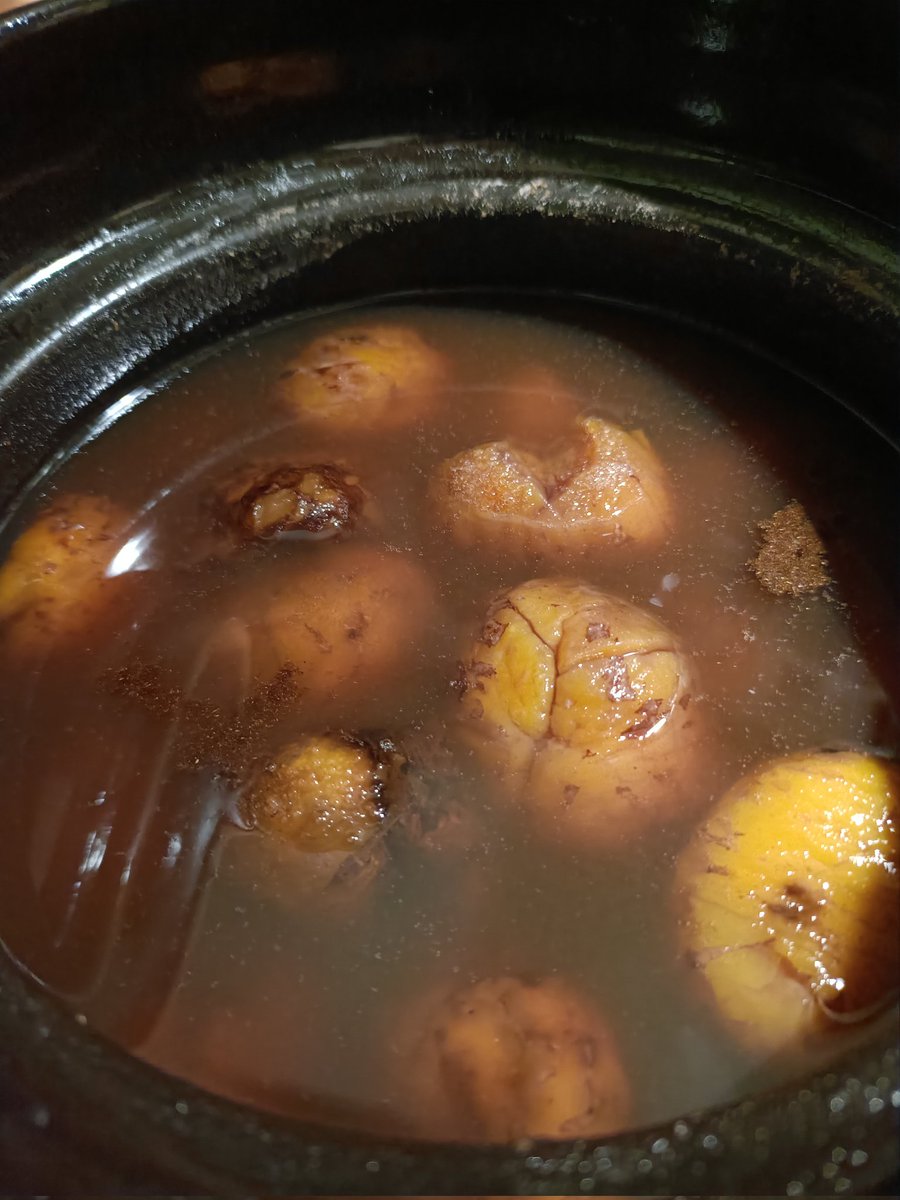 お麩の味噌汁、最近は猫ちゃんのお麩入れる。

夜の魔女仕事としてのマロングラッセ(三日目)