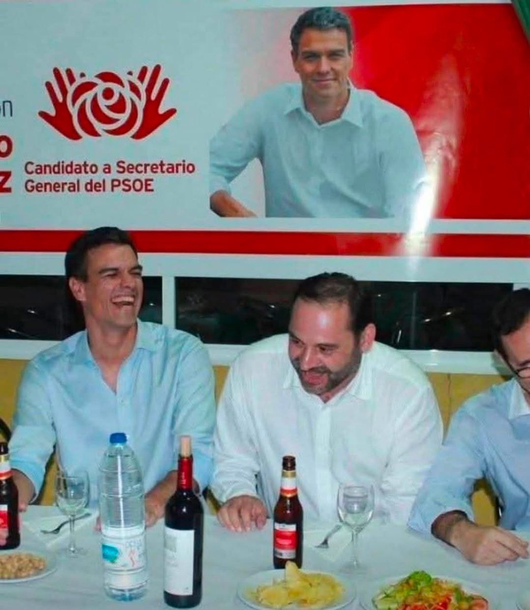 Ni p4ta idea de quién es este de mi izquierda!