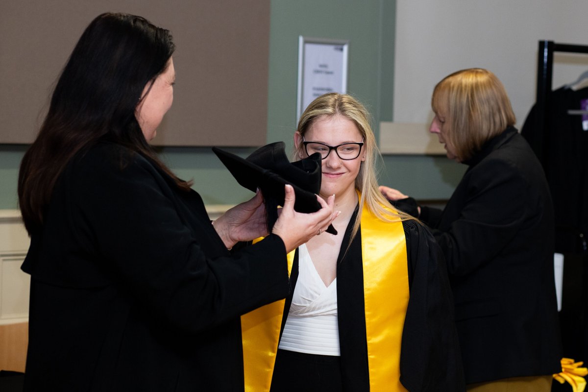 Forward2Employ's tweet image. F2E, @bemixUK, @MidKentCollege, @MedwayPCF, and @InvictaChamber celebrated Medway interns' graduation! Hosted by @medway_council!

Dan Ratcliff closed with a speech celebrating all the achievements of the interns, provisions, and staff.

#Gradutation #SupportedInternship #Careers