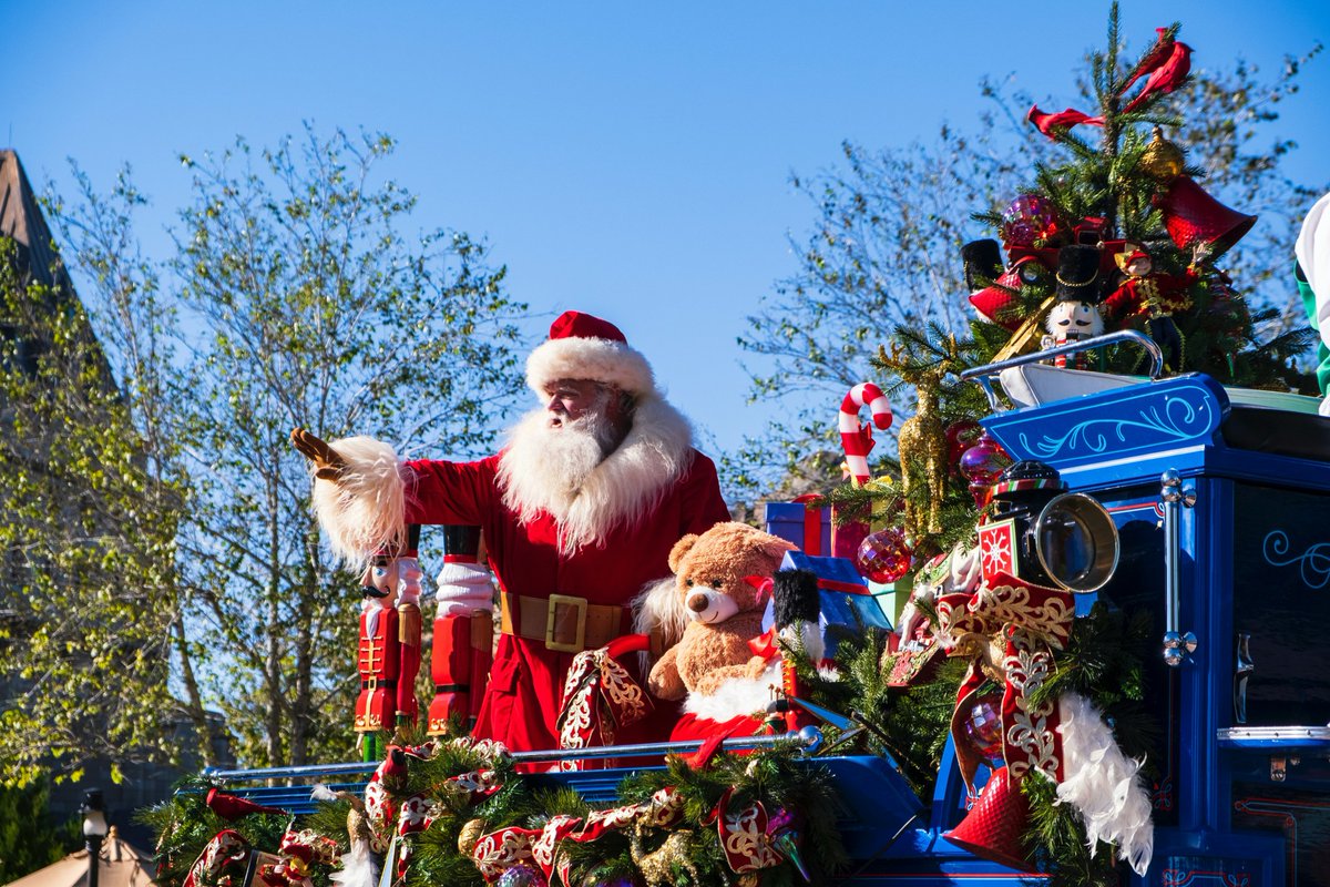 DoubleTreeDCC's tweet image. Experience Christmas spirit firsthand at the @DallasHolidayParade!

This Saturday, Downtown Dallas will be transformed into a wonderland of dazzling floats, marching bands, and cheer. Plus, don&apos;t miss a special guest appearance by Santa: dallasholidayparade.com

📷: Brian McGowan