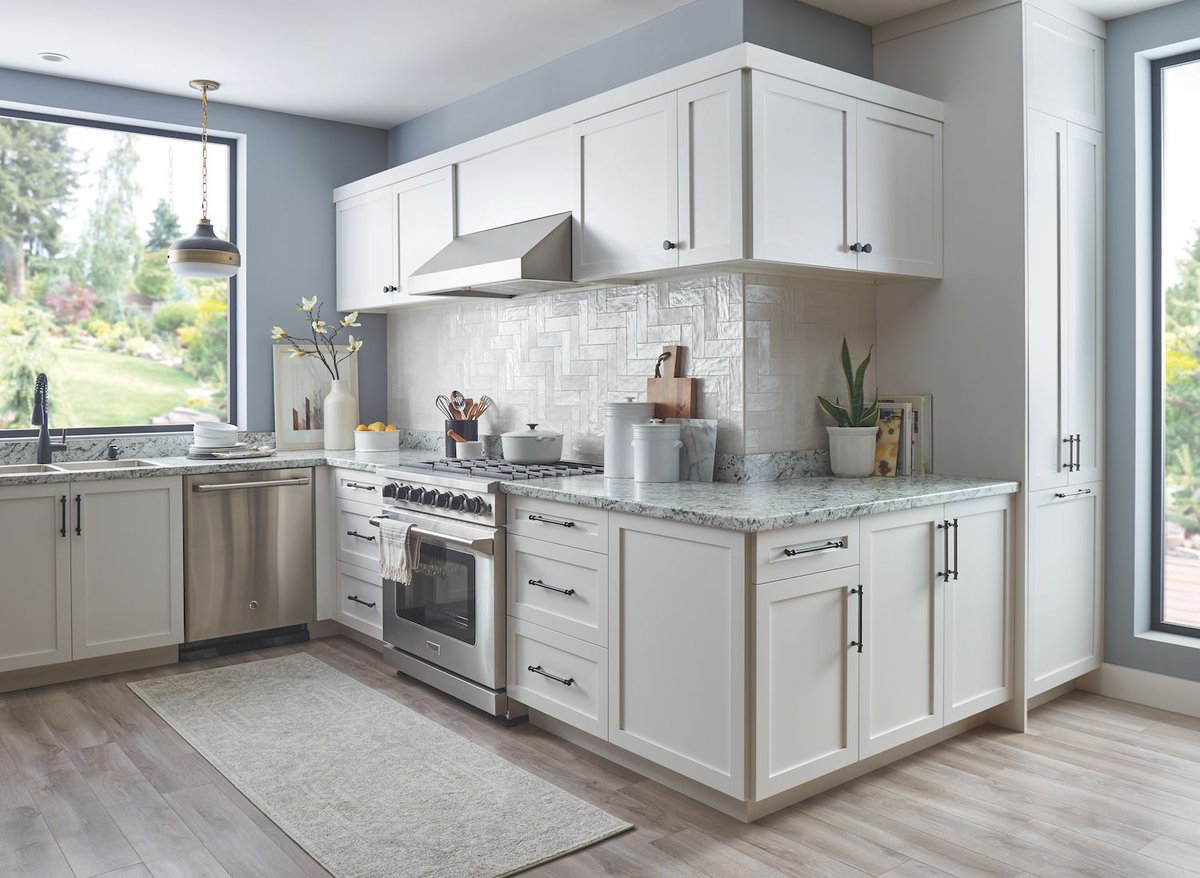 TopKnobs's tweet image. #CollectionCloseUp: Regent’s Park 

Immerse yourself in the decadent details and alluring charm of the Regents Park Collection. Drawing inspiration from the royal grounds of London’s Regents Park, this collection brings the opulence and romance of European design into your home.