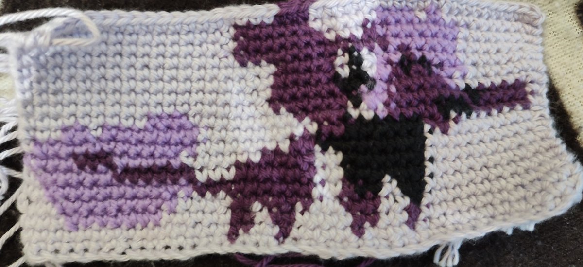 Im Creekflow by vyletpony. This one was actually the first i made because i had some spare yarn so it looks kinda bad