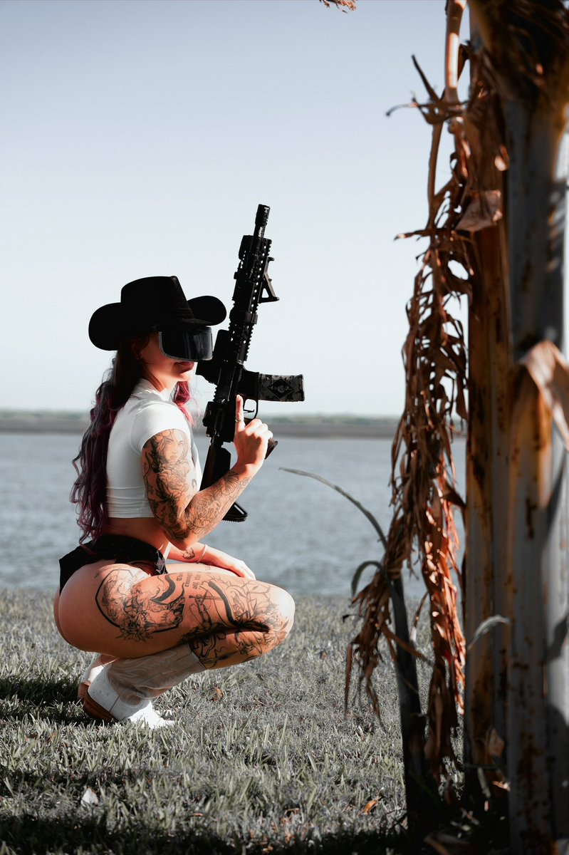 giveemhellish's tweet image. this and my tits out