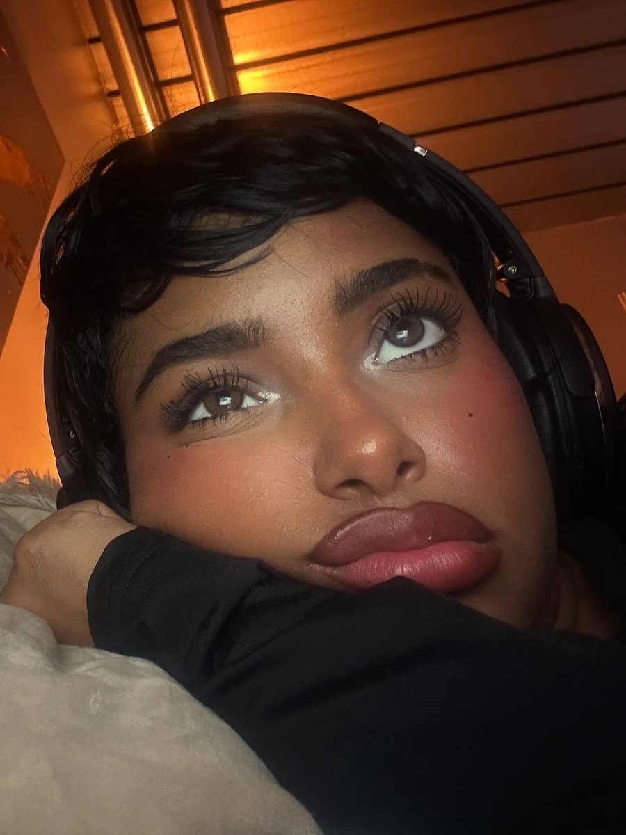 𝘽𝘼𝘿𝘿𝙄𝙀𝙎✨ (@baddiiespostbad) on Twitter photo 