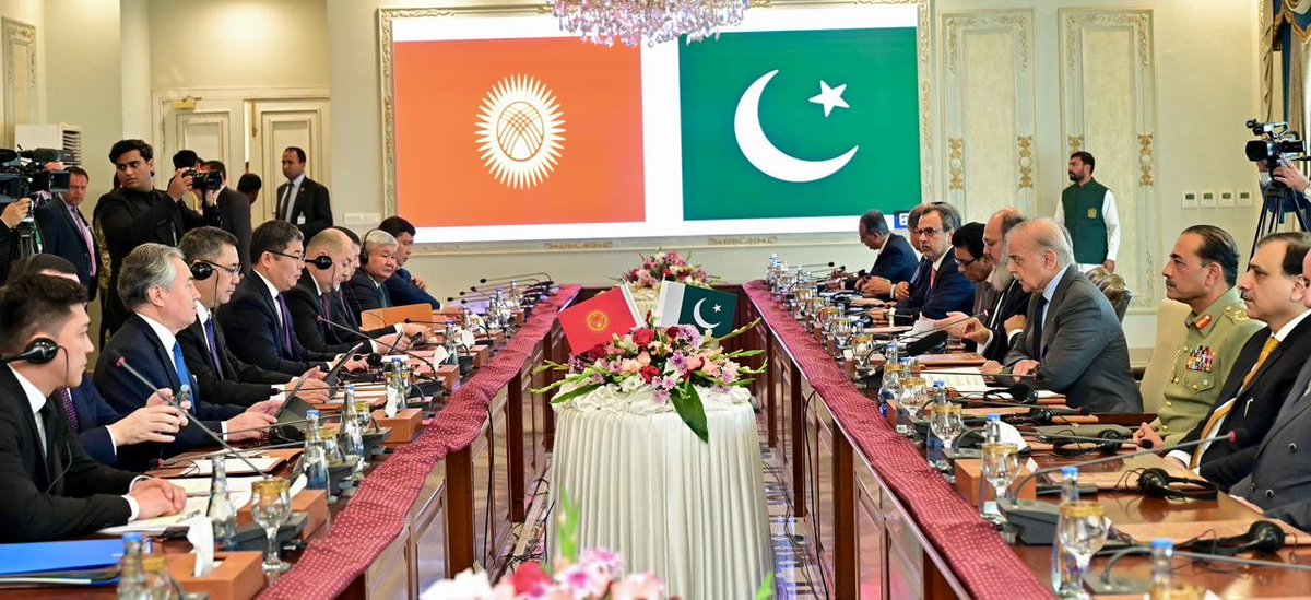 Prime Minister Muhammad Shehbaz Sharif in delegation level talks with the Kyrgyz delegation led by President of Kyrgyzstan H.E. Sadyr Nurgojo uulu Japarov in Islamabad on 4 December 2025.