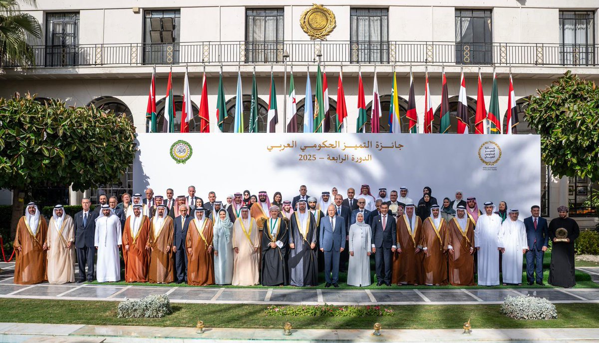 اليوم تشرّفت بالمشاركة لتمثيل دولة الكويت في القاهرة، لحضور حفل جائزة التميّز الحكومي العربي الذي تُنظّمه جامعة الدول العربية، حيث تمّ تكريم تطبيق “سهل” تكريماً خاصّاً.

هذا التكريم ليس جائزة لتطبيق، بل هو تقدير لمسيرة وطنية اشتركت فيها 42 جهة حكومية، عملت بروح فريق واحد لبناء