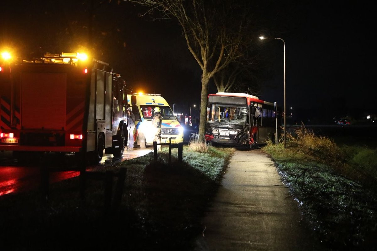 Ernstig ongeval met o.a. bus, politie meldt reanimatie