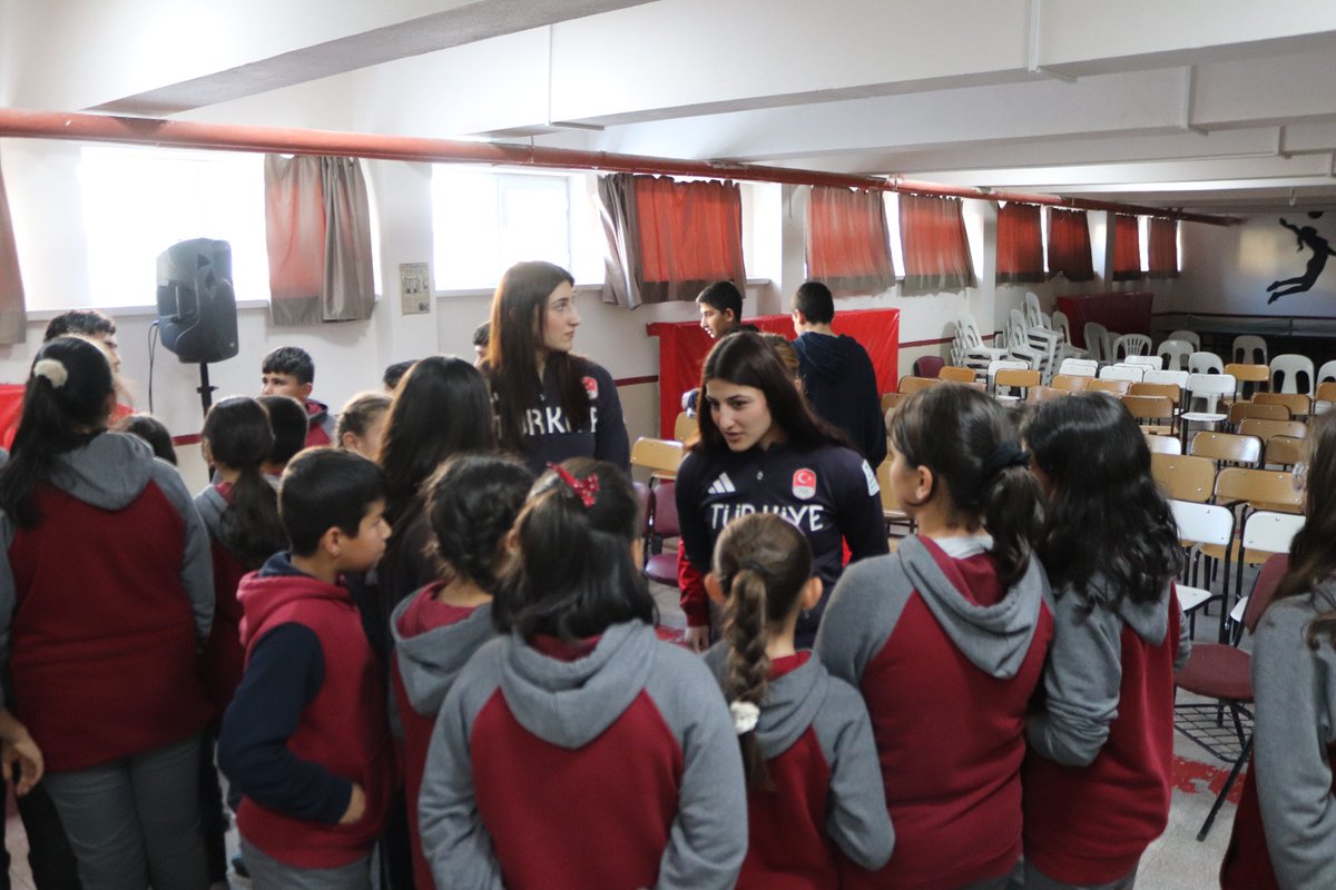 “Olabileceğiniz kişi olmak için asla geç değildir.”
8–14 Mart 2025 tarihleri arasında Arnavutluk’un Tiran kentinde düzenlenen şampiyonada Avrupa Şampiyonu olan Elmira YASİN,
18–22 Kasım 2025 tarihlerinde