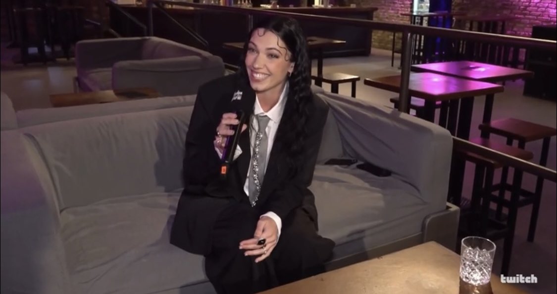 Es ist so toll <a href="/RevedTV/">Antonia</a> auf Twitch zu sehen 🙇‍♀️ <a href="/StreamAwards_DE/">StreamAwards</a>