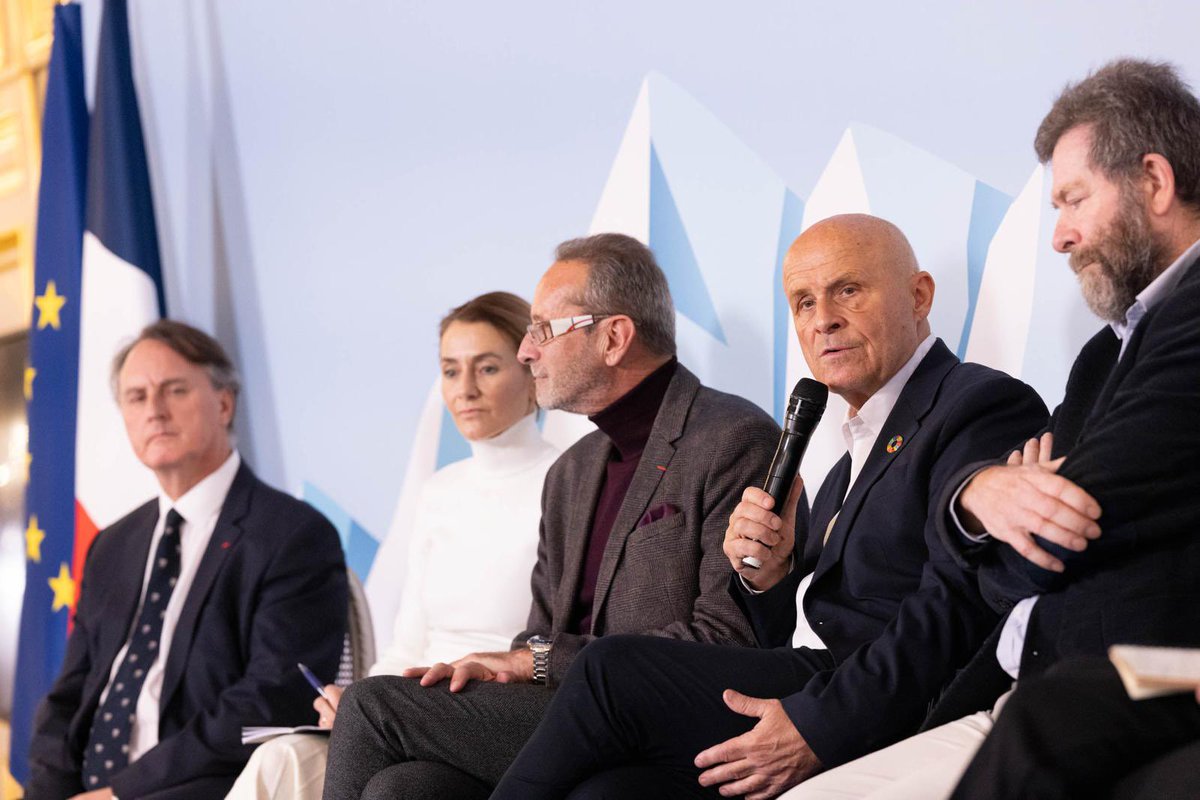 Hier au quai d’Orsay pour le lancement de la Décennie d’action francophone pour les sciences de la cryosphère ❄️⤵️

🔹 Plus de 600 experts du GIEC réunis,
🔹Mise à l’honneur de la science francophone, 
🔹Dévoilement de notre nouvelle feuille de route pour sa stratégie polaire