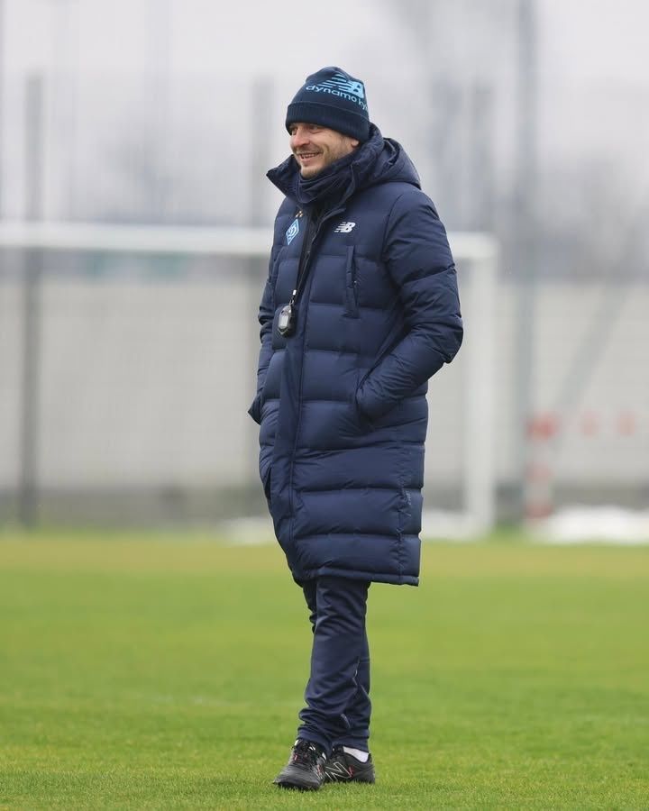 Good managers: 

• Align with owner &amp; leadership
• Communicate well
• Have attention to detail
• Inspire their players