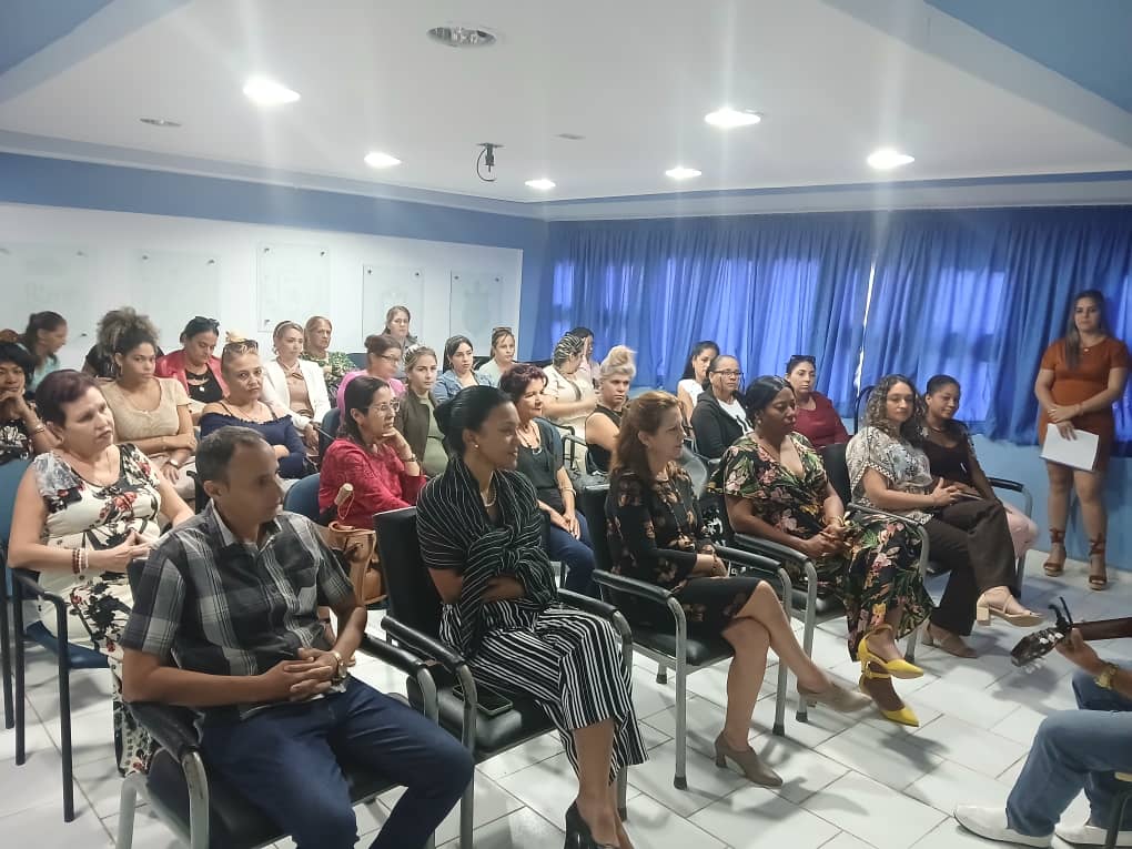 🇨🇺💪 Culminó con éxito la digitalización del Registro Civil en Mayabeque, en el marco del programa nacional para la informatización de los servicios jurídicos en nuestro Sistema.
Presidió el encuentro la viceministra primera <a href="/RosyCubaMINJUS/">Rosabel Gamón Verde</a> 

#MinjusEnControlPopular 🇨🇺
